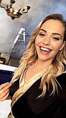 Looking Around Smiling GIF - Looking Around Smiling Good Mood GIFs