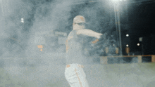 a baseball player wearing a hat that says t on it