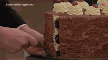 torta selva negra pedazo partir la torta rebanada de pastel torta