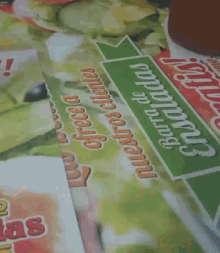 a blurry picture of a green and red background with a white l on it