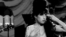 Amy Winehouse Shoot GIF - Amy Winehouse Shoot Me GIFs