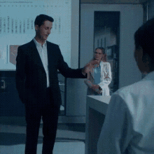 Vampire Matthew Goode GIF - Vampire Matthew Goode A Discovery Of Witches GIFs