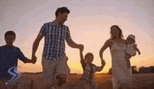 Mutlu Aile GIF - Mutlu Aile Anne Baba GIFs