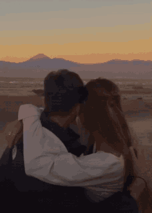 Sunset Hug GIF - Sunset Hug Couple GIFs