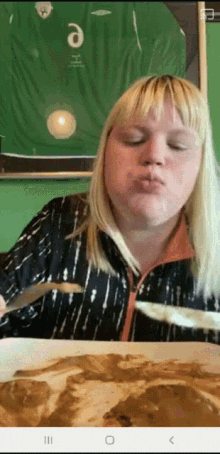Eating Reverse GIF - Eating Reverse Chewing GIFs