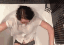Maisie Williams Sophie Turner GIF - Maisie Williams Sophie Turner Shower GIFs