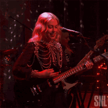 playing guitar phoebe bridgers i know the end song saturday night live strumming guitar