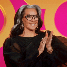 Clapping Michelle Visage GIF - Clapping Michelle Visage Rupauls Drag Race All Stars GIFs