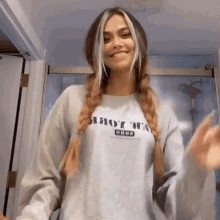Showing My Dance Moves Luvstruck GIF - Showing My Dance Moves Luvstruck Xset GIFs