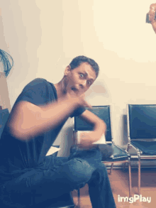 Confused Overwhelmed GIF - Confused Overwhelmed Robert GIFs