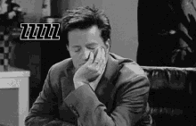 Chandler Estoy Despierto Sueño Somnoliento GIF - Estoy Despierto GIFs