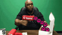 Tomi Tominet GIF