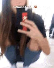 a woman squatting down taking a picture of herself with the words consentida written above her