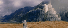 Gandalf Goes To GIF - Gandalf Goes To Minas Tirith GIFs