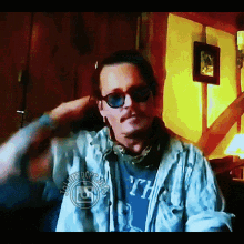 Vecherniy Urgant Johnny Depp GIF - Vecherniy Urgant Johnny Depp Hat GIFs