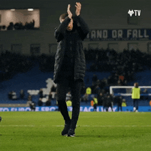 Gary Oneil Clapping GIF - Gary Oneil Clapping Wolves GIFs