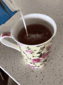 밀크티 우유 티타임 찻잔 차 따르기 GIF - Milk Tea Pour Milk GIFs