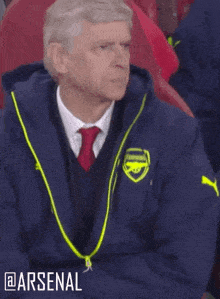 Wenger Clap GIF