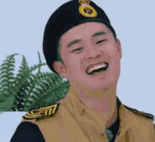 陈赫 军装 傻笑 大笑 GIF - Chen He Soldier Giggle GIFs