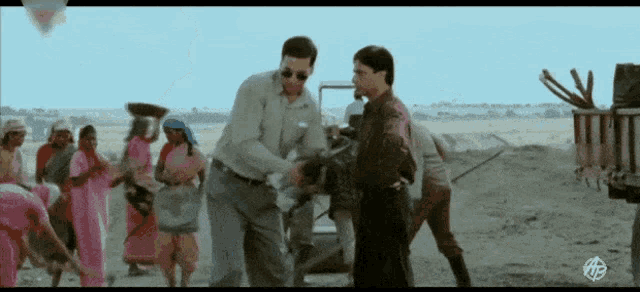 Akshay Kumar Slapping Rajpal Yadav GIF - Akshay Kumar Slapping Rajpal Yadav Slapping GIFs