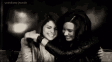Selena Gomez Demi Lovato GIF - Selena Gomez Demi Lovato Hug GIFs