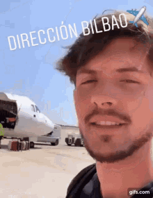 Carlos Right Smile GIF - Carlos Right Smile Traveling GIFs