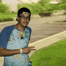 Bad Bunny Conejo Malo GIF - Bad Bunny Conejo Malo Peace Out GIFs