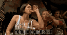 бокал пива только один девушка выпивает GIF - Glass Beer Girl GIFs