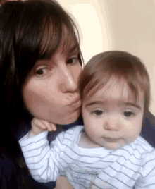 Mother And Child Bisous GIF