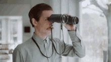 Psv Klaas GIF - Psv Klaas Binoculars GIFs