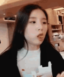 Heejin Eating GIF - Heejin Eating Loona GIFs