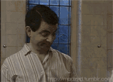 Mr Bean Rowan Atkinson GIF - Mr Bean Rowan Atkinson Mirror GIFs