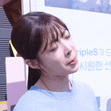 a woman making a face in front of a sign that says ' riples '
