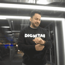 Fixing Up My Clothes Hugs86 GIF - Fixing Up My Clothes Hugs86 Hugo Gonzalez GIFs