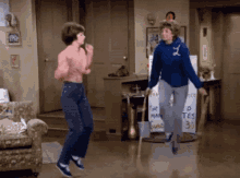 Laverne And Shirley Jumping Rope GIF - Laverne And Shirley Jumping Rope Penny Marshall GIFs