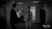 Who Do You Think That Is There GIF - Twin Peaks Twin Peaks The Return Twin Peaks Series GIFs