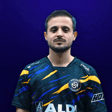 a man wearing a blue and yellow shirt with the word aldi on it