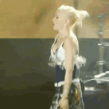Jogging Gwen Stefani GIF - Jogging Gwen Stefani No Doubt GIFs