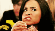 กิน GIF - Demi Lovato Popcorn Eat GIFs