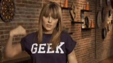 Tabletop - Formula D: Grace Helbig Teaches Us Sign Language/Sweet Dance Moves GIF - Wil Wheaton Table Top Geek GIFs