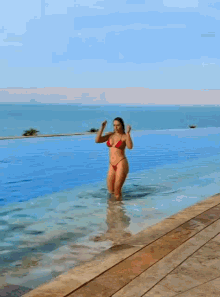 Courtney Tailor Fitness Model GIF - Courtney Tailor Fitness Model Party Animal GIFs