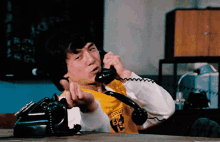 Jackie Chan Police Story GIF - Jackie Chan Police Story Phone GIFs