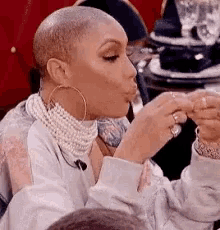 Unbothered Tamar Braxton GIF - Unbothered Tamar Braxton Eating GIFs