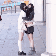 Lesserafim Hug GIF - Lesserafim Hug Eunchae GIFs