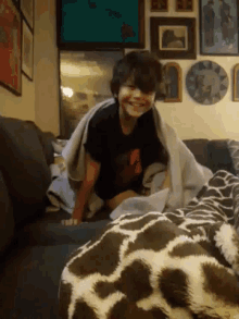 Blocking Out The Haters Hide GIF - Blocking Out The Haters Hide Blanket GIFs