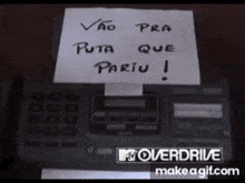 a phone with a note that says vao pra puta que pariu