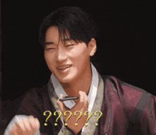 a man in a kimono is smiling and holding a pen with the words " ?? " written below him