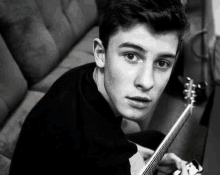 Shawn, My Lawrddd.. Stop Being So Hot😍 GIF - Shawn Mendes Guitar GIFs