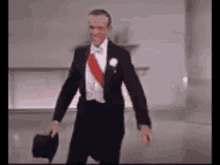 Fred Astaire Bow GIF - Fred Astaire Bow Take A Bow GIFs