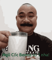 Beone Ngu Coc Beone Royal Ngoc GIF - Beone Ngu Coc Beone Royal Ngoc Drink GIFs